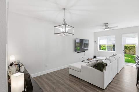 21482 NW 14th Court 21482, Miami Gardens FL - photo 10 of 43