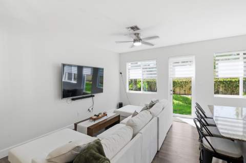 21482 NW 14th Court 21482, Miami Gardens FL - photo 13 of 43