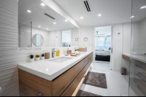 5600 Collins Ave 14K, Miami Beach FL - photo 19 of 45