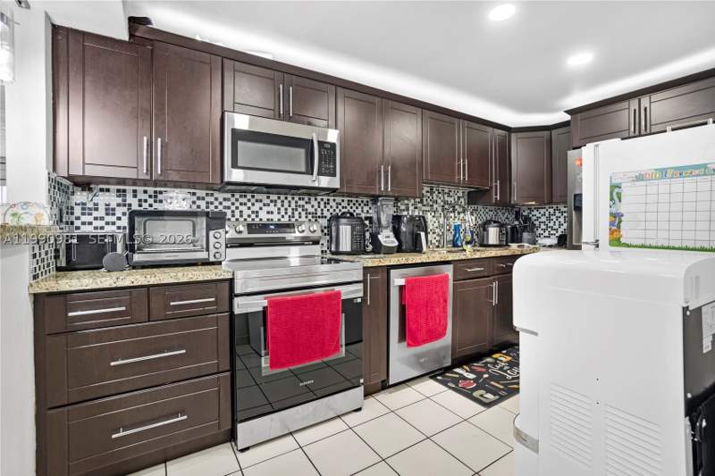 2 bedroom Condominium at 9403 SW 76th St Y17, Sunset Palms East Condo, Miami — photo 2