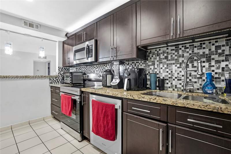 2 bedroom Condominium at 9403 SW 76th St Y17, Sunset Palms East Condo, Miami — photo 3