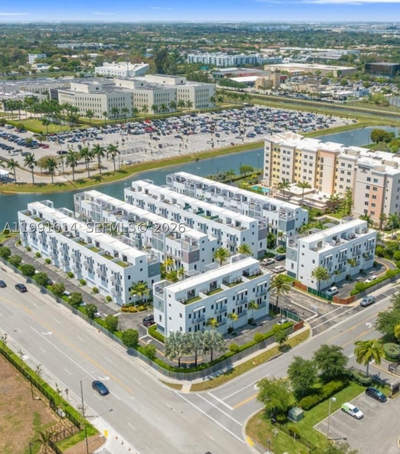 4 bedroom Townhouse at 9133 NW 33rd St, Contempo Townhomes, Doral — photo 2