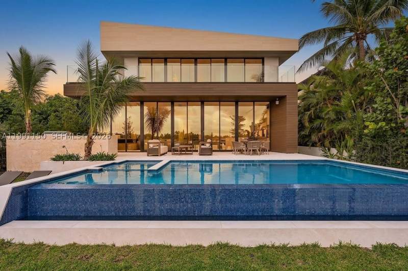 5 bedroom SingleFamilyResidence at 535 N Shore Dr, Normandy Golf Course, Miami Beach — photo 3