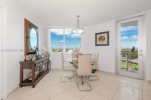 7135 Collins Ave 625, Miami Beach FL - photo 10 of 32
