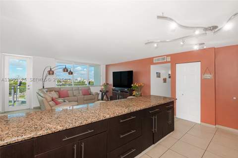 7135 Collins Ave 625, Miami Beach FL - photo 6 of 32