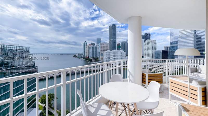 3 bedroom Condominium at 701 Brickell Key Blvd 1912, Courvoisier Courts Condo, Miami — photo 2
