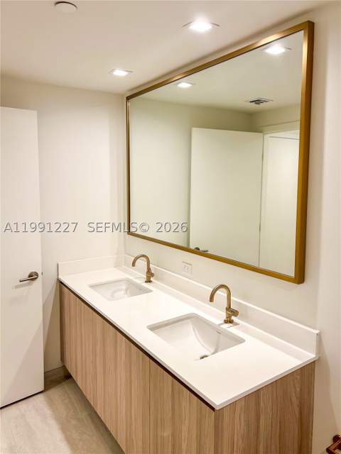 77 SE 5th St. 3614, Miami FL - photo 8 of 44