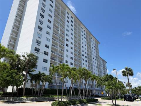400 Kings Point Dr 604, Sunny Isles Beach FL - photo 21 of 22