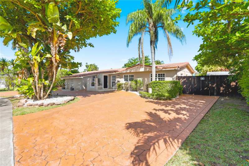5 bedroom SingleFamilyResidence at 9955 SW 74th St, Heftler Homes Sunset Park, Miami — photo 1