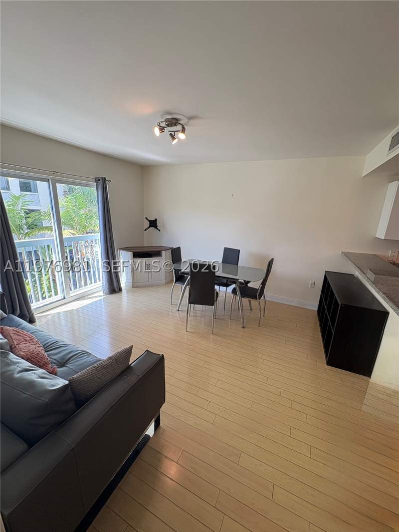1 bedroom Condominium at 2740 SW 28th Ter 304, Villaggio In The Grove To, Miami — photo 5