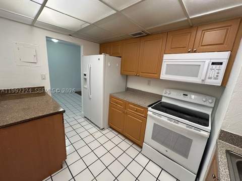 5400 SW 77 Court 2R, Miami FL - photo 7 of 16