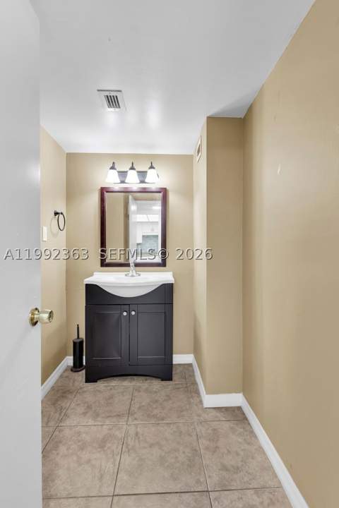 18011 Biscayne Blvd 903, Aventura FL - photo 10 of 24