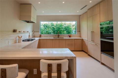 4430 Royal Palm Ave, Miami Beach FL - photo 10 of 38
