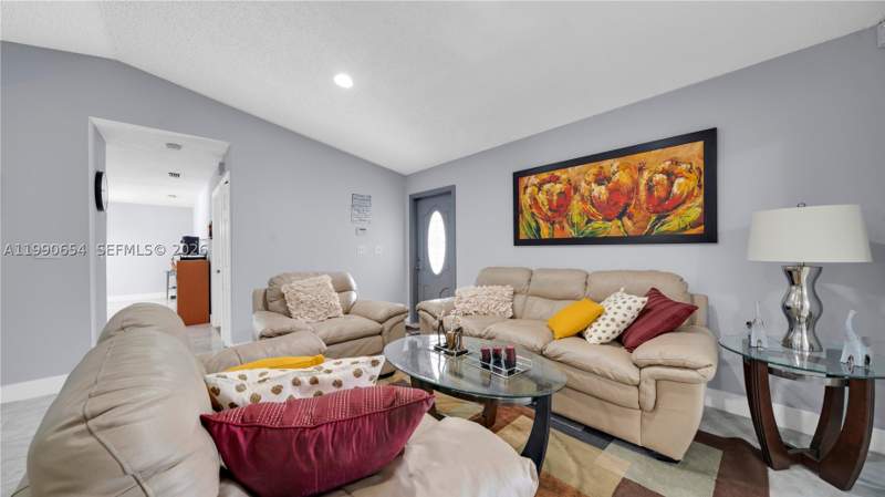 4 bedroom SingleFamilyResidence at 10500 SW 159th Ct, Oakwood At The Hammocks, Miami — photo 4
