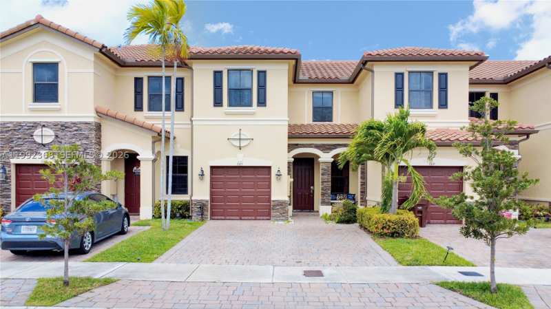 3 bedroom Condominium at 3323 W 90th Ter, Bellagio, Hialeah — photo 1