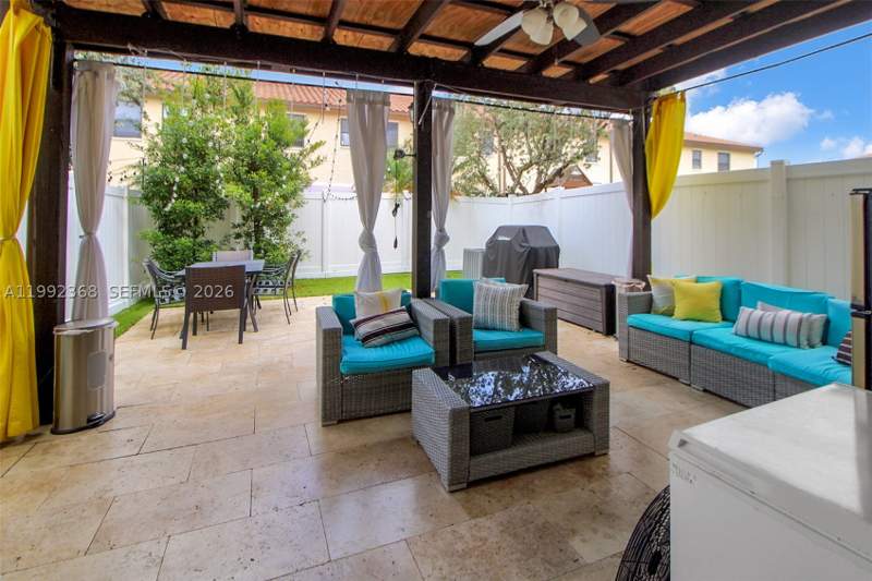 3 bedroom Condominium at 3323 W 90th Ter, Bellagio, Hialeah — photo 3