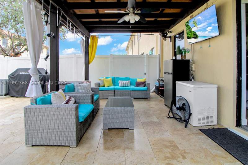 3 bedroom Condominium at 3323 W 90th Ter, Bellagio, Hialeah — photo 4