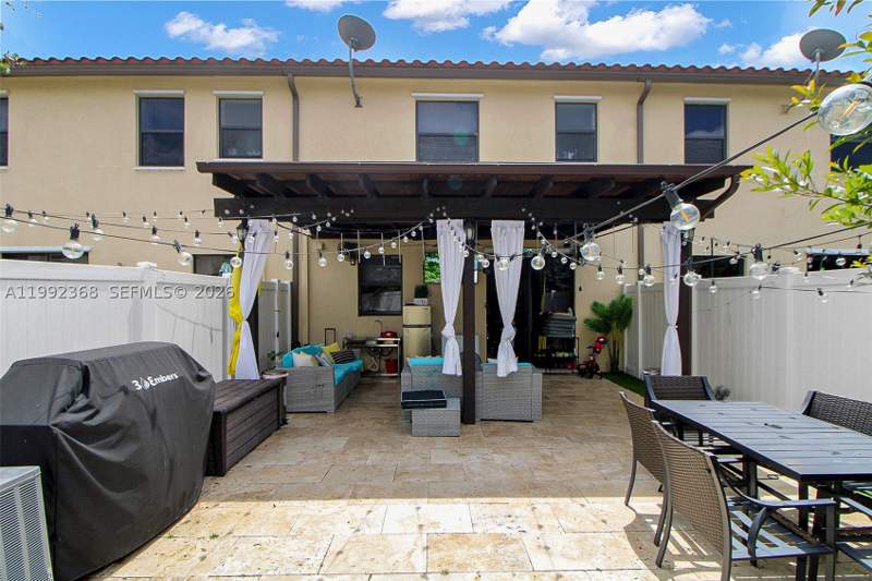 3 bedroom Condominium at 3323 W 90th Ter, Bellagio, Hialeah — photo 5