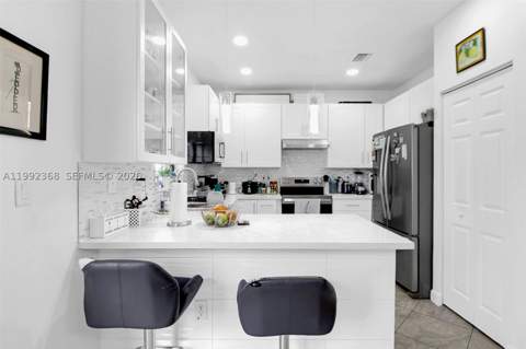 3323 W 90th Ter, Hialeah FL - photo 6 of 21