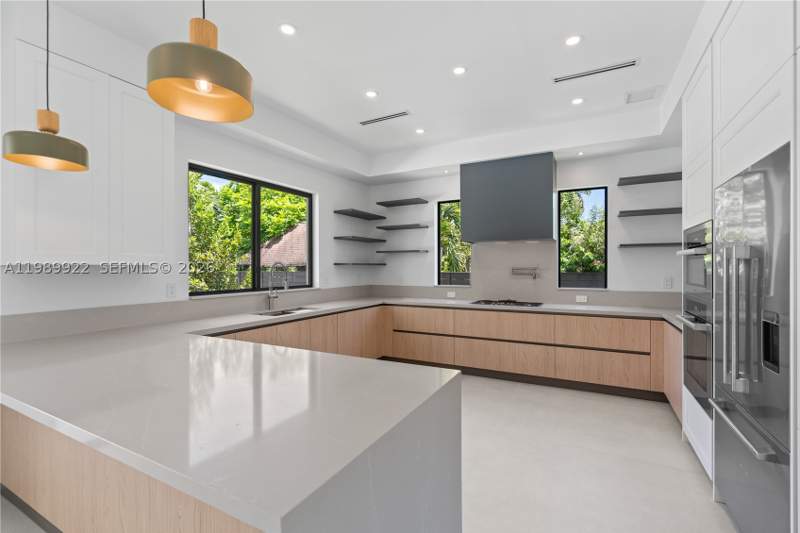 4 bedroom SingleFamilyResidence at 6221 SW 60th St, Cambridge Lawns, South Miami — photo 5