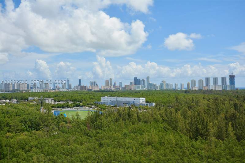 3 bedroom Condominium at 14951 Royal Oaks Ln 1706, The Oaks I Condo, North Miami — photo 2