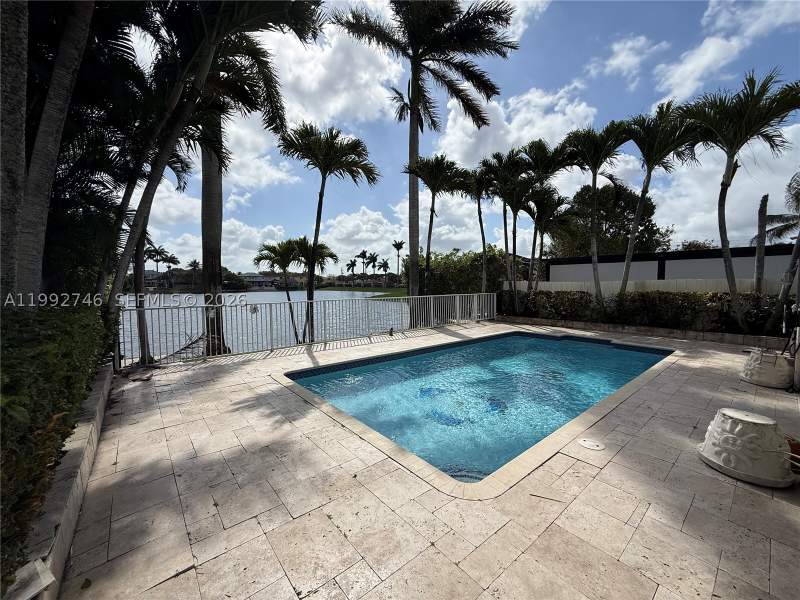 5 bedroom SingleFamilyResidence at 5513 SW 164th Ct, Miller Cove, Miami — photo 2