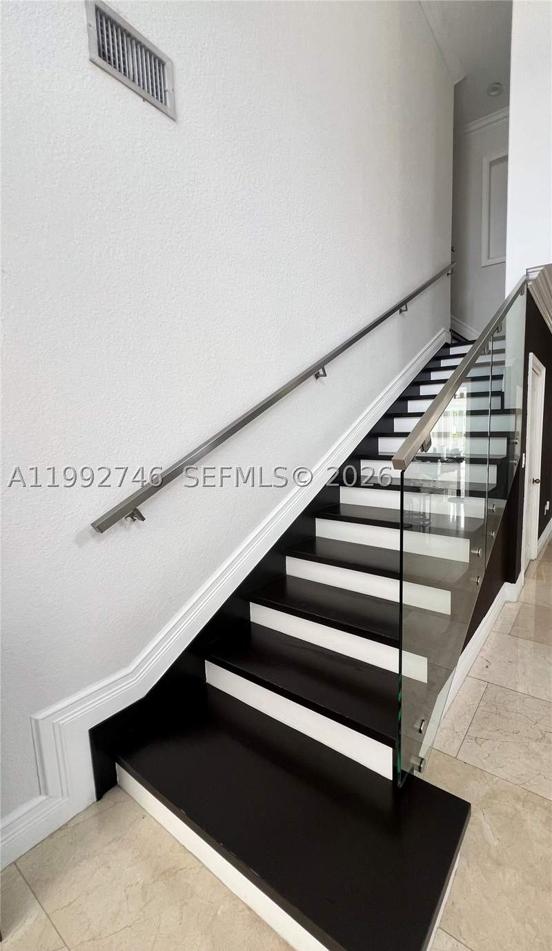 5 bedroom SingleFamilyResidence at 5513 SW 164th Ct, Miller Cove, Miami — photo 4