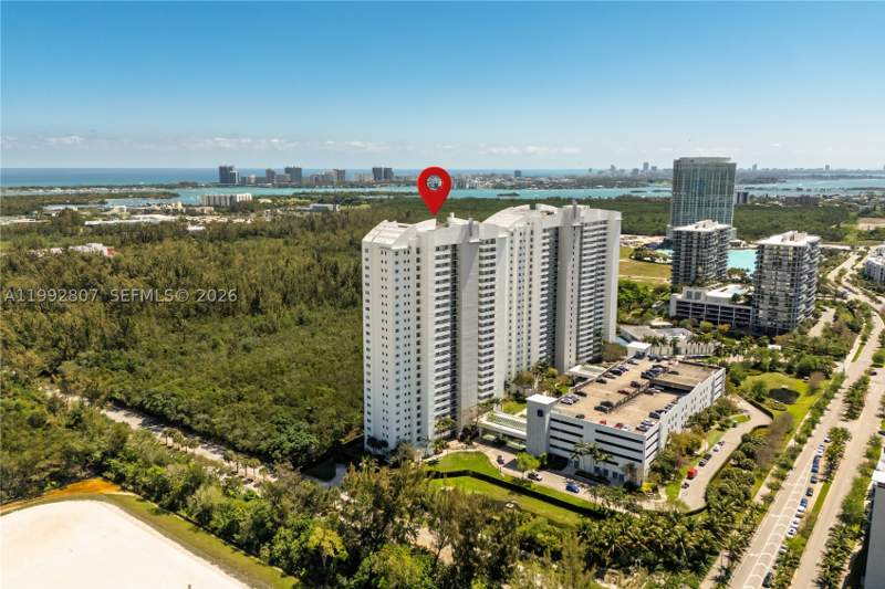 3 bedroom Condominium at 15051 Royal Oaks Ln 2103, The Oaks I Condo, North Miami — photo 3