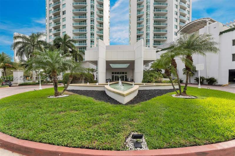 3 bedroom Condominium at 19400 Turnberry Way 2011, The Parc At Turnberry Isl, Aventura — photo 4