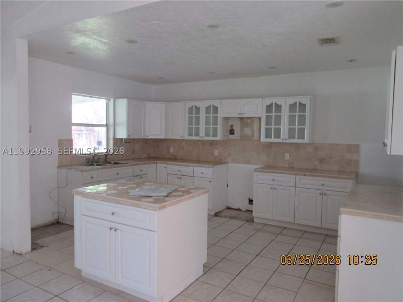4 bedroom SingleFamilyResidence at 18420 SW 129th Ave, Carlock Sub, Miami — photo 5