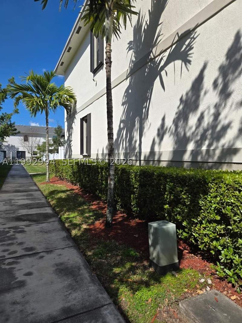 3 bedroom Townhouse at 1166 SW 7th Ave, Regal Palm Subdivision, Florida City — photo 2