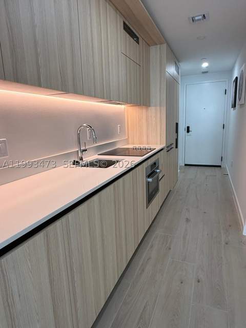 225 N Miami Ave 910, Miami FL - photo 6 of 66