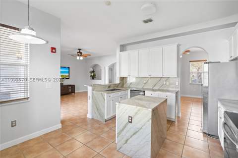 18140 NW 90th Ave, Hialeah FL - photo 11 of 57