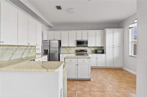 18140 NW 90th Ave, Hialeah FL - photo 13 of 57