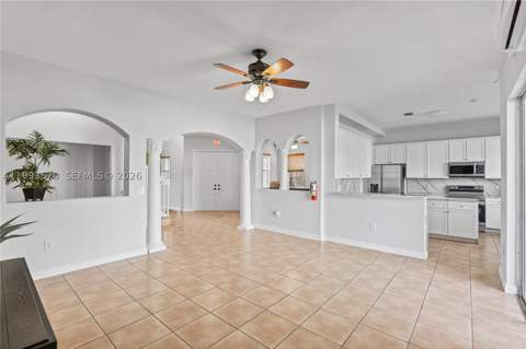 18140 NW 90th Ave, Hialeah FL - photo 15 of 57