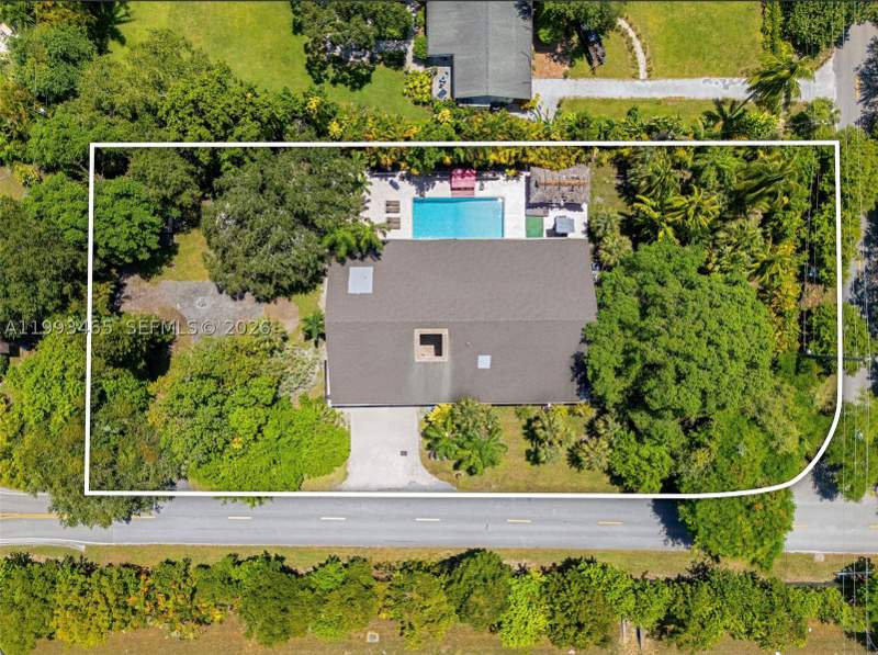 6 bedroom SingleFamilyResidence at 7997 SW 76th Avenue, Glenvar Heights, Miami — photo 4