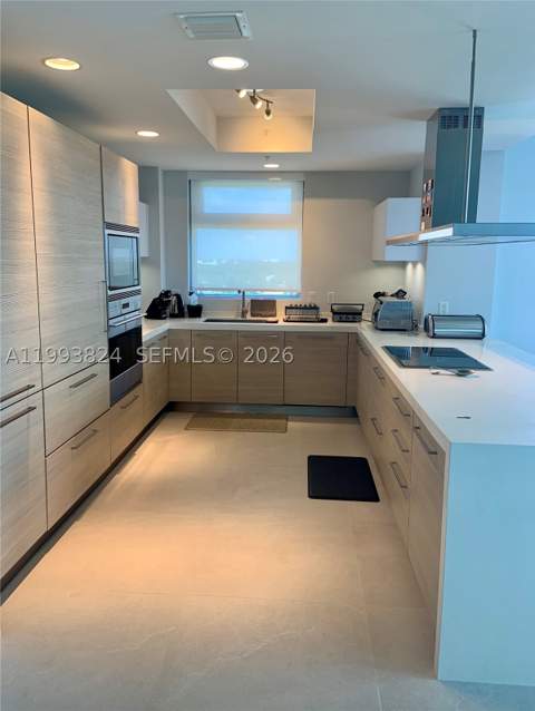 17301 Biscayne Blvd 1602, North Miami Beach FL - photo 8 of 35