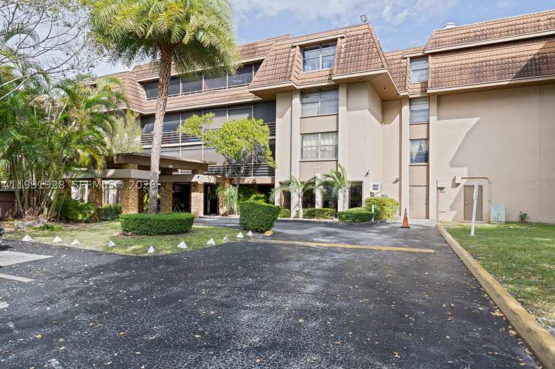 1 bedroom Condominium at 665 NE 195th St 222, Coco Wood Condo, Miami — photo 1