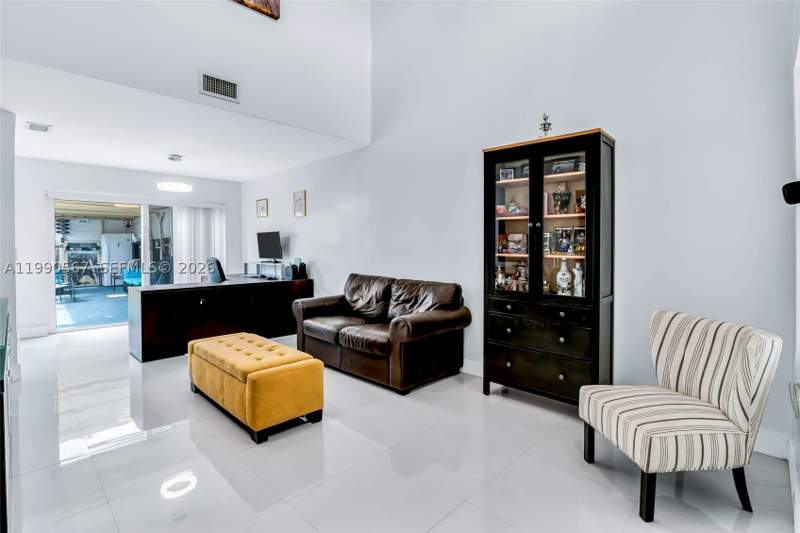 4 bedroom SingleFamilyResidence at 10020 SW 223rd Ln, Lakes By The Bay Sec 6, Cutler Bay — photo 5