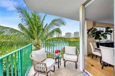 20000 E Country Club Dr 508, Aventura FL - photo 6 of 23