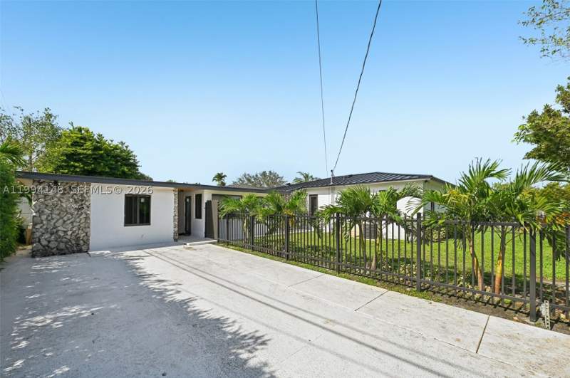 5 bedroom SingleFamilyResidence at 5152 SW 6th St, Trail Granada Addn, Miami — photo 3