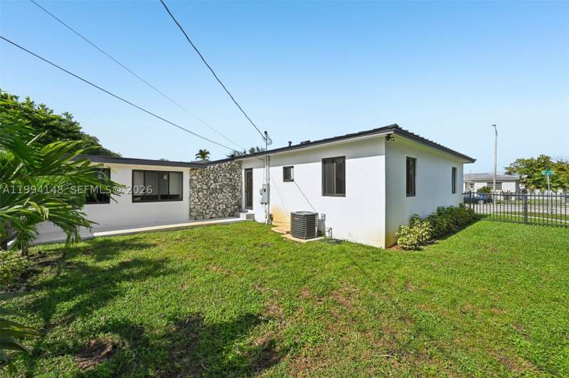 5 bedroom SingleFamilyResidence at 5152 SW 6th St, Trail Granada Addn, Miami — photo 5