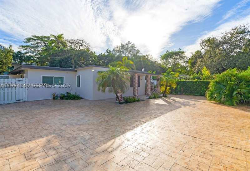 3 bedroom SingleFamilyResidence at 3800 Charles Ter, Kingsway, Miami — photo 1