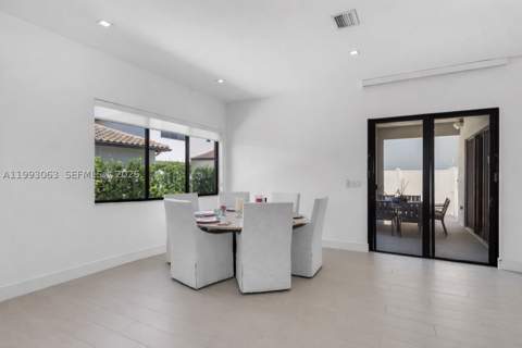 8019 NW 46th Ter, Doral FL - photo 10 of 48