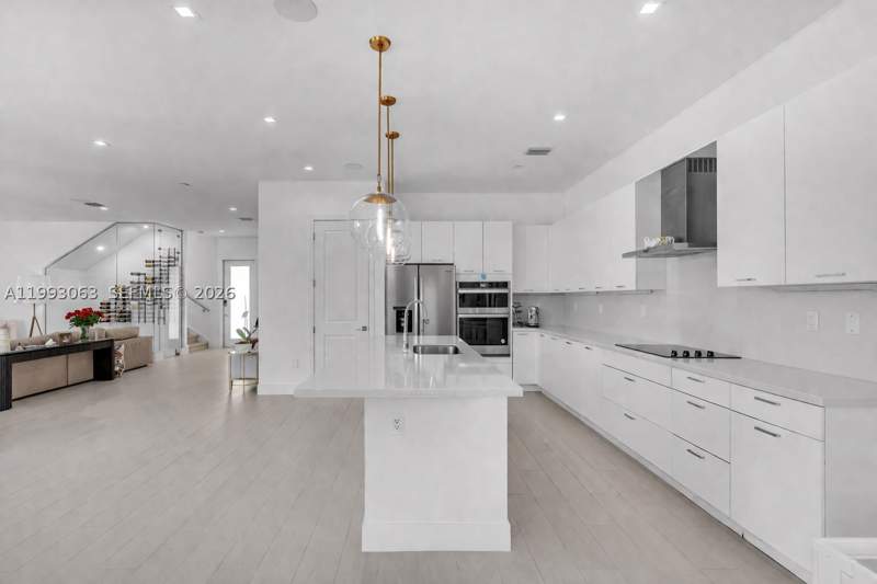 4 bedroom SingleFamilyResidence at 8019 NW 46th Ter, Canarias East, Doral — photo 2