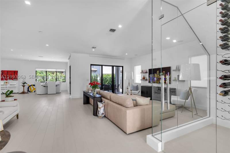 4 bedroom SingleFamilyResidence at 8019 NW 46th Ter, Canarias East, Doral — photo 5