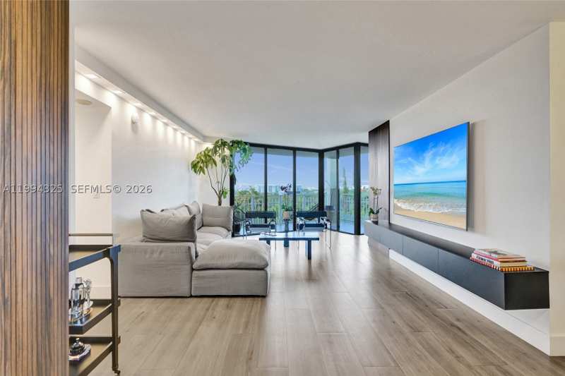 2 bedroom Condominium at 1000 Quayside Ter 707, Towers Of Quayside Condo, Miami — photo 1