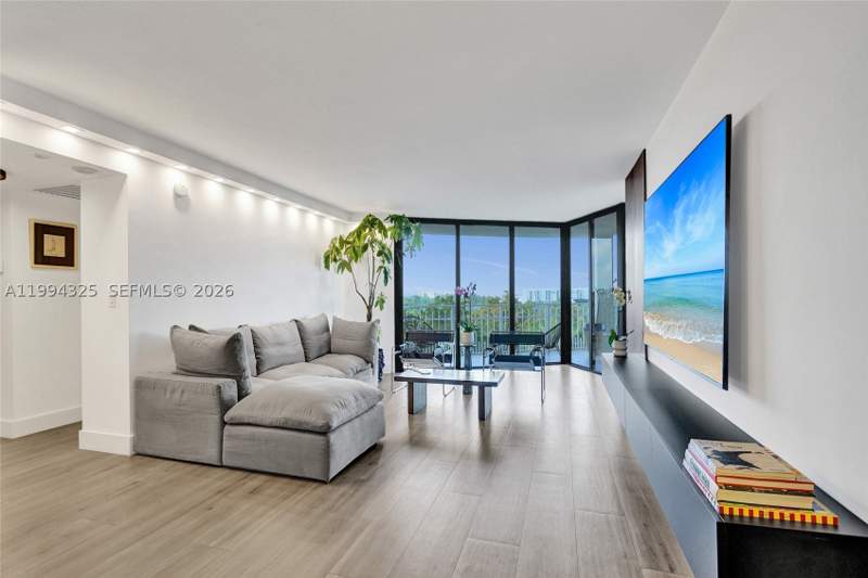 2 bedroom Condominium at 1000 Quayside Ter 707, Towers Of Quayside Condo, Miami — photo 2