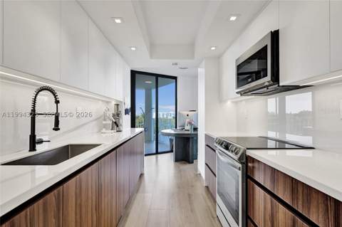 1000 Quayside Ter 707, Miami FL - photo 8 of 47