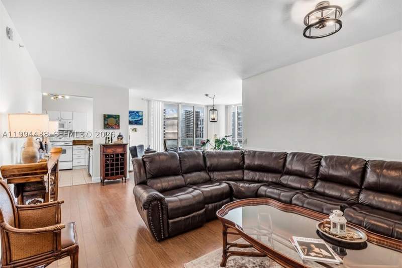 3 bedroom Condominium at 1250 S Miami Ave 3206, Vue At Brickell Condo, Miami — photo 2